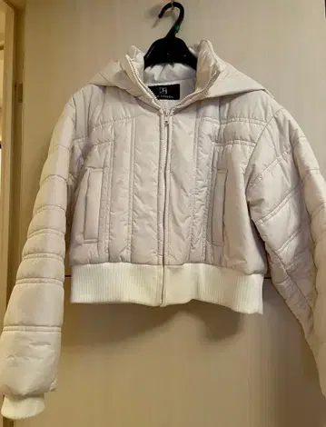 TAE ASHIDA 후드 부착 퀼팅 자켓