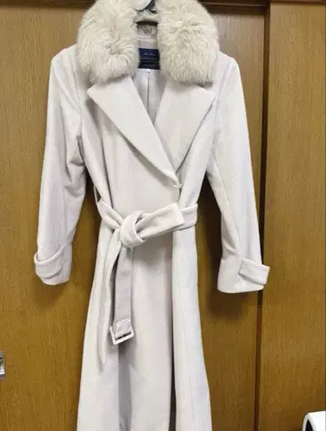 JUSGLITT 저스길리티 퍼 벨티드 코트