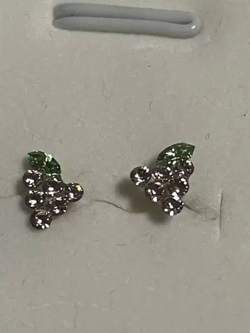 새상품 K18 포도 디자인 귀걸이 (양쪽 귀용)