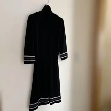 [ 새상품급 ] Dama 터틀 and 크루 절개 니트 원피스