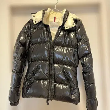 MONCLER 블랙 후드 부착 다운 자켓