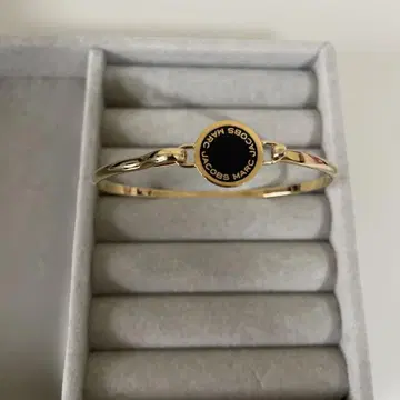 Marc Jacobs 골드 뱅글