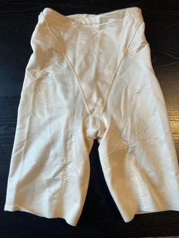 Fleur de Lis 아이보리 브라이덜 이너