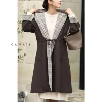 CAWAII 체크가 귀여운 라인의 후드 부착 라이트 코트