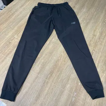 [ 새상품급 ] New Balance 블랙 조거 팬츠 S