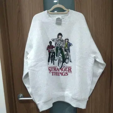 GU 스트레인저 싱스 그레이 맨투맨 M