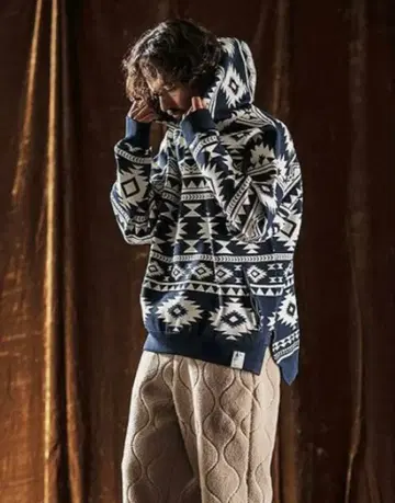 새상품 ANGENEHM 니트 후디 네이티브 무늬 올 패턴 후드티