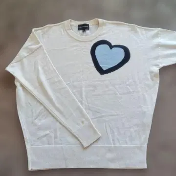 엠포리오 아르마니 아이보리 하트 모티브 긴팔 니트