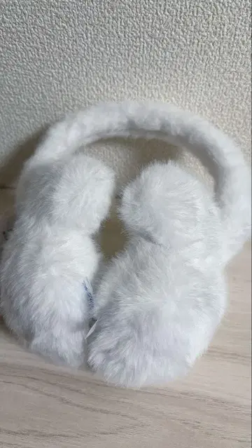 화이트 퍼 귀도리 디즈니