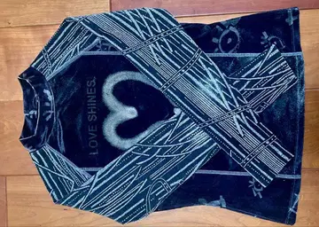 하트 모티브 벨로아풍 긴팔 상의