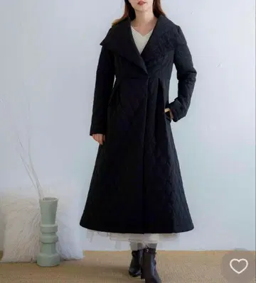 노엘라 빅 컬러 충전솜 코트 블랙