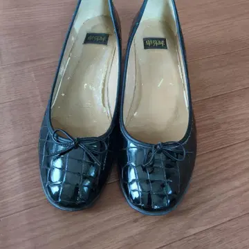 블랙 크로커다일풍 펌프스 로우힐