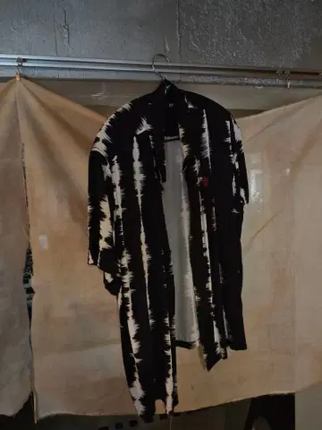 HUF 타이다이 패턴 반팔 셔츠