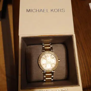미사용 새상품 MICHAEL KORS 골드 아날로그 손목시계
