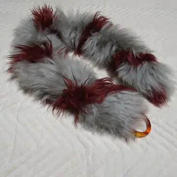 퍼 머플러 그레이와 빨간색