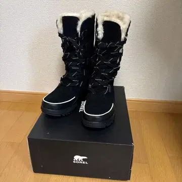 SOREL 방수 퍼 포함 블랙 부츠
