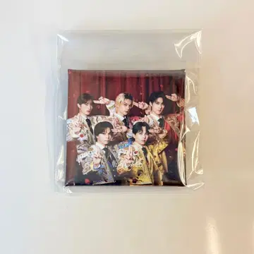 M!LK 집합 스퀘어 캔 배지