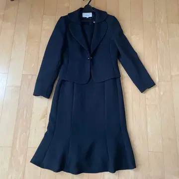 다크 네이비 자켓과 스커트 셋업 11호