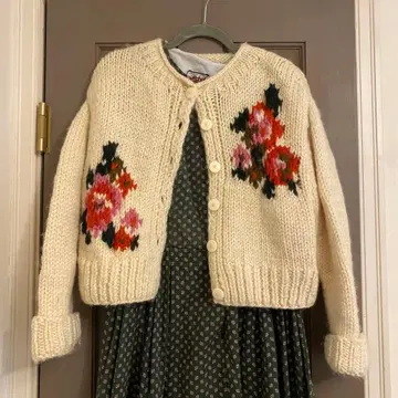 꽃무늬 자수 아이보리 가디건