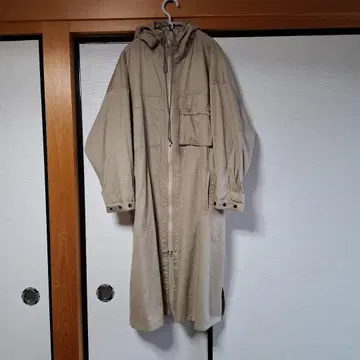 베이지 후드 부착 트렌치코트