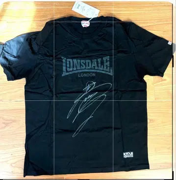 호리구치 쿄지 Lonsdale 사인 포함 블랙 T셔츠