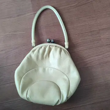 Shilla 아이보리 가죽 가마구치 백