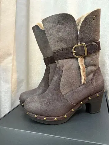 에뮤 스웨이드 어그 부츠 23