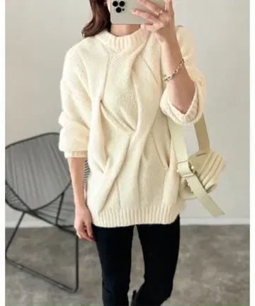 엠마 테일러 핸드 트위스트 오버 케이블 니트 아이보리 케이블 짜임