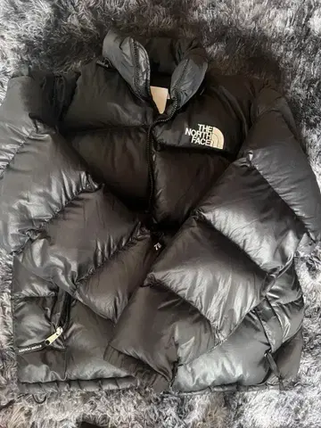 THE NORTH FACE 다운 자켓 블랙 002 가격 인하 가능