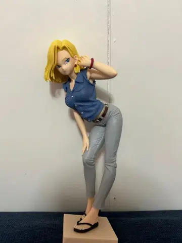 드래곤볼 인조인간 18호 피규어