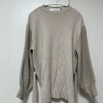 리본 포함 베이지 니트 스웨터 캐주얼