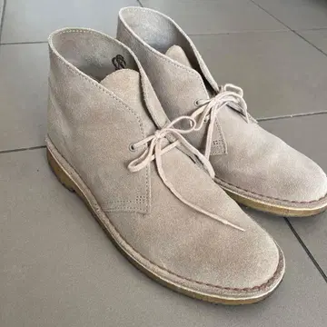 클락스 베이지 스웨이드 부츠 CLARKS