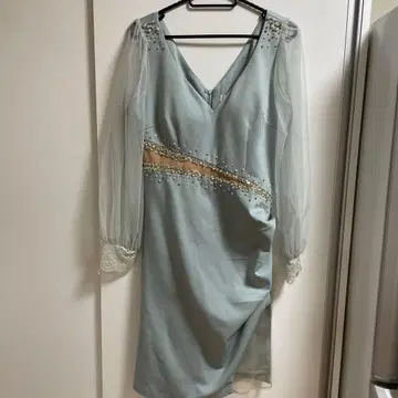JEWELS 라이트 블루 V넥 드레스