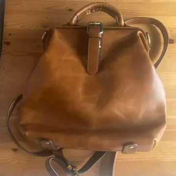 브라운 숄더백 내 포켓 부착