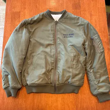 올리브색 MA-1 자켓 보아 안감 부착