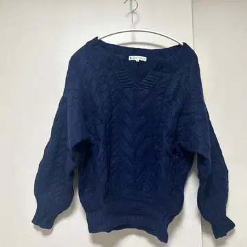 KUMIKYOKU 네이비 V넥 스웨터 사이즈 2