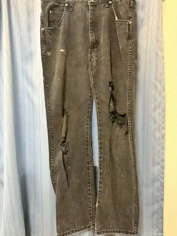 데미지 가공 다크 그레이 스트레이트 데님