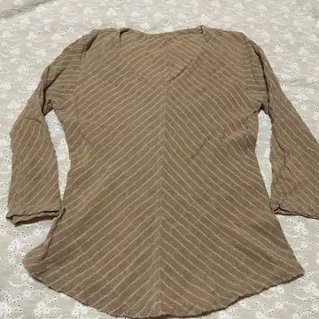 우사토 핑크 베이지 스트라이프 V넥 7부 소매 셔츠 새상품급