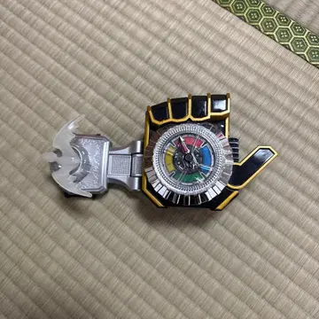 가면라이더 손목시계 손 모양 디자인