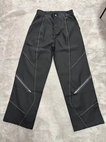 ALUDE 지퍼 팬츠 화이트 스티치 디자인 팬츠