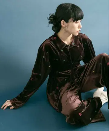 KBF 프론트 리본 벨로아 가운