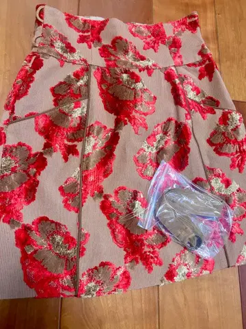 플라워 자수 플레어 스커트 베이지