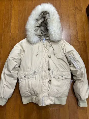 베이지 퍼 포함 다운 자켓