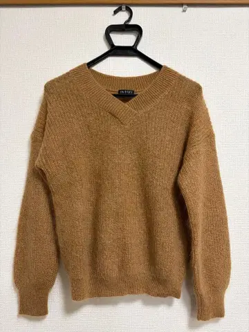 INDIVI 베이지 V넥 니트 스웨터