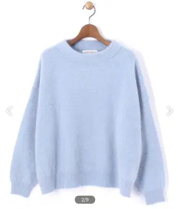 비어즐리 라쿤 보틀넥 니트 라이트 블루 크루넥 니트 스웨터