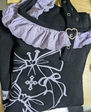 리본 프린트 오프숄더 긴팔 상의