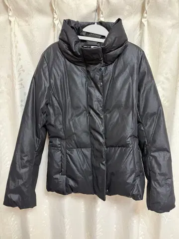 유니클로 ( UNIQLO ) 블랙 숏 다운 자켓