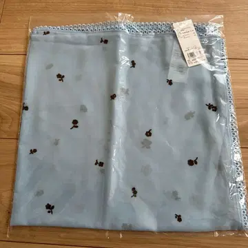 emmi 플로키 플라워 프린트 스카프 blue