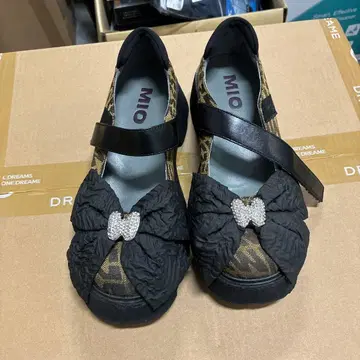 미사용 MIO 리본 포함 플랫슈즈 블랙 베이지