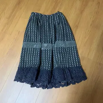 새상품급 20471120 미디 스커트 M 사이즈